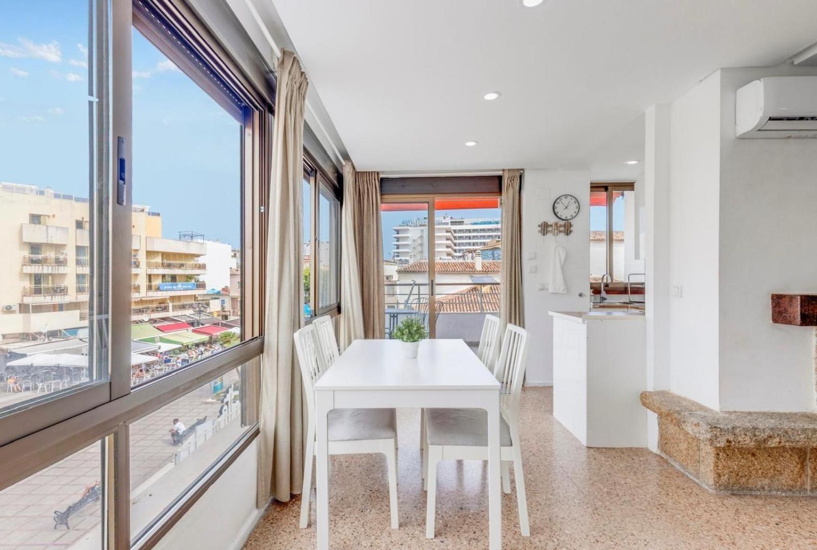 Nogalera Rainbow 2-Bedroom Apartment, Pool And Parking By Namaste Elite Torremolinos Exterior foto