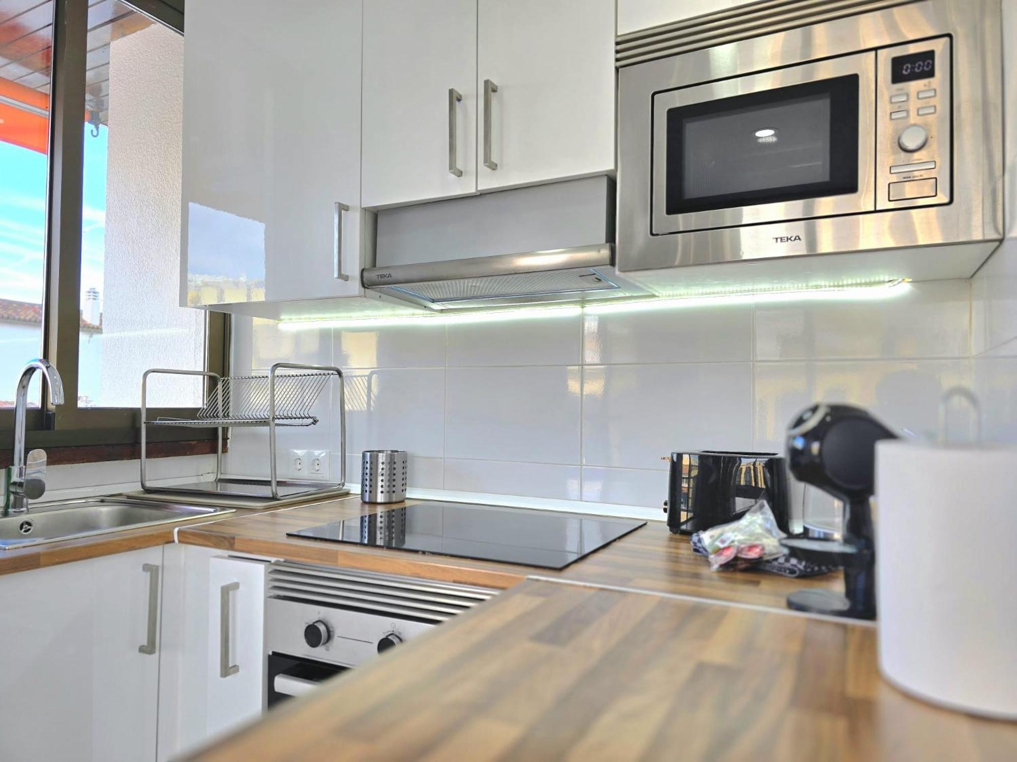 Nogalera Rainbow 2-Bedroom Apartment, Pool And Parking By Namaste Elite Torremolinos Exterior foto